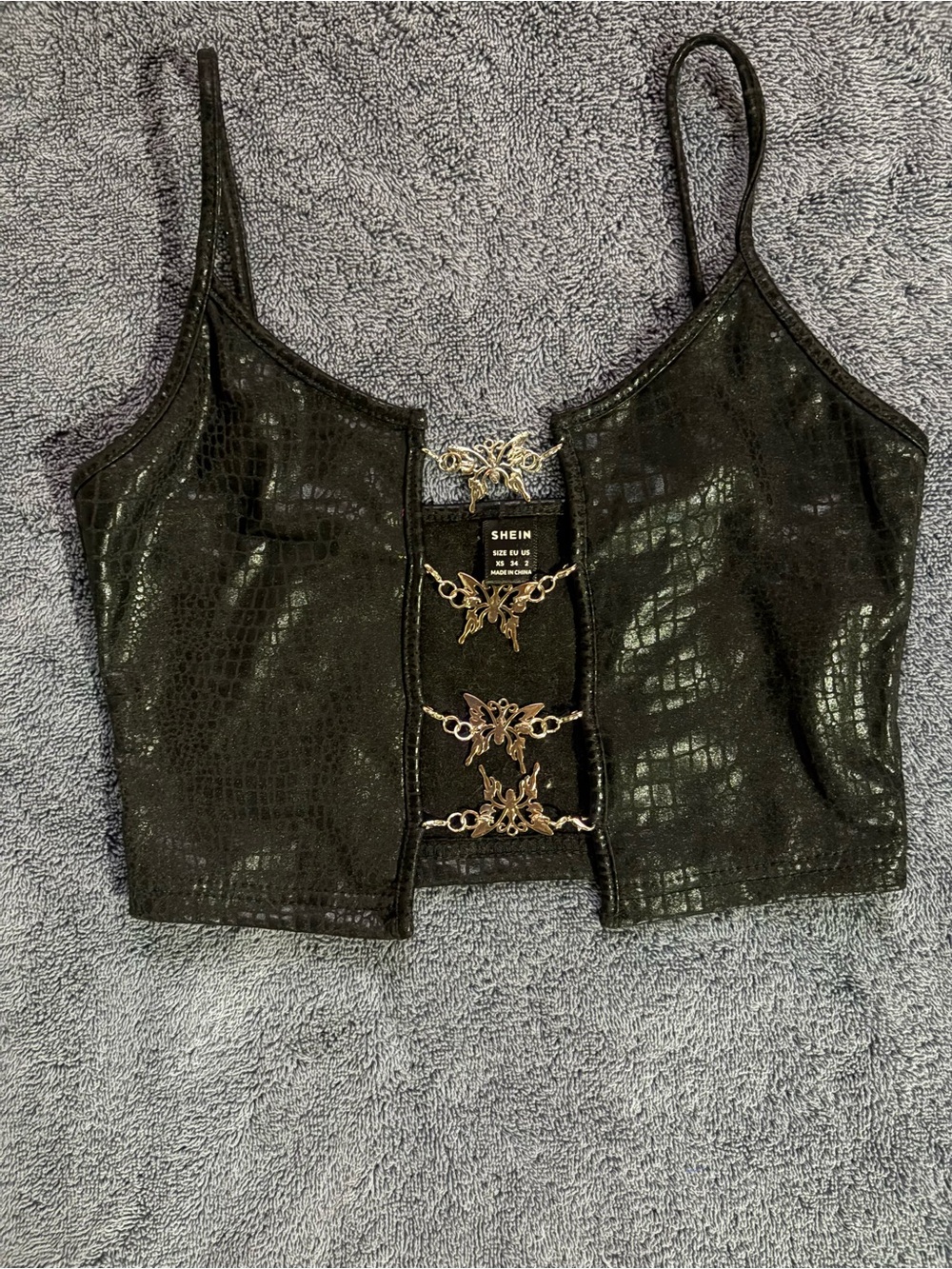 SHEIN Black Cropped Snake-Texture Strappy Top with Gold Butterfly Clasps
